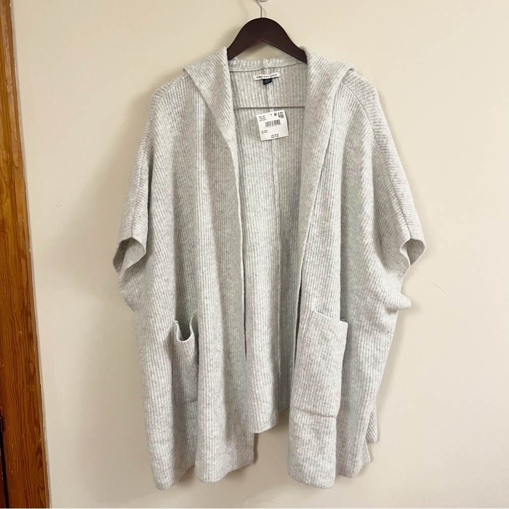 American Eagle Light Gray Open Front Hooded Knit Poncho Size XS/S NEW Cozy